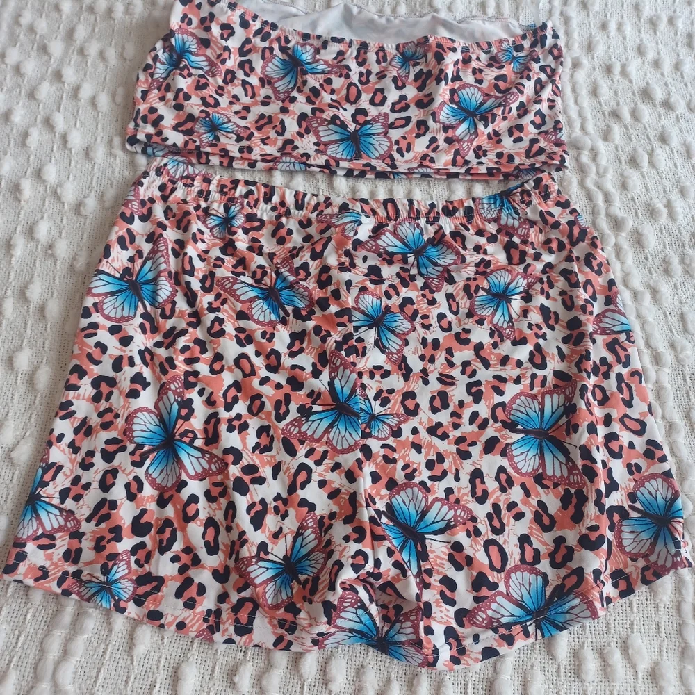 Shein Leopard & Butterfly Print Crop Tube Top & Biker Shorts - Picture 3 of 6
